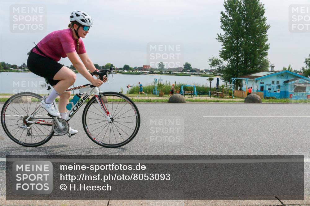 15.06.2025 - 27. Vierlanden-Triathlon H.Heesch http://msf.ph/oto/8053093 15.06.2025 11:04:03 Radfahren 75, 108, 165, 535, 575, 740 meine-sportfotos.de