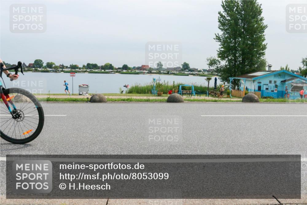 15.06.2025 - 27. Vierlanden-Triathlon H.Heesch http://msf.ph/oto/8053099 15.06.2025 11:04:06 Radfahren 165, 535, 575, 651, 740 meine-sportfotos.de