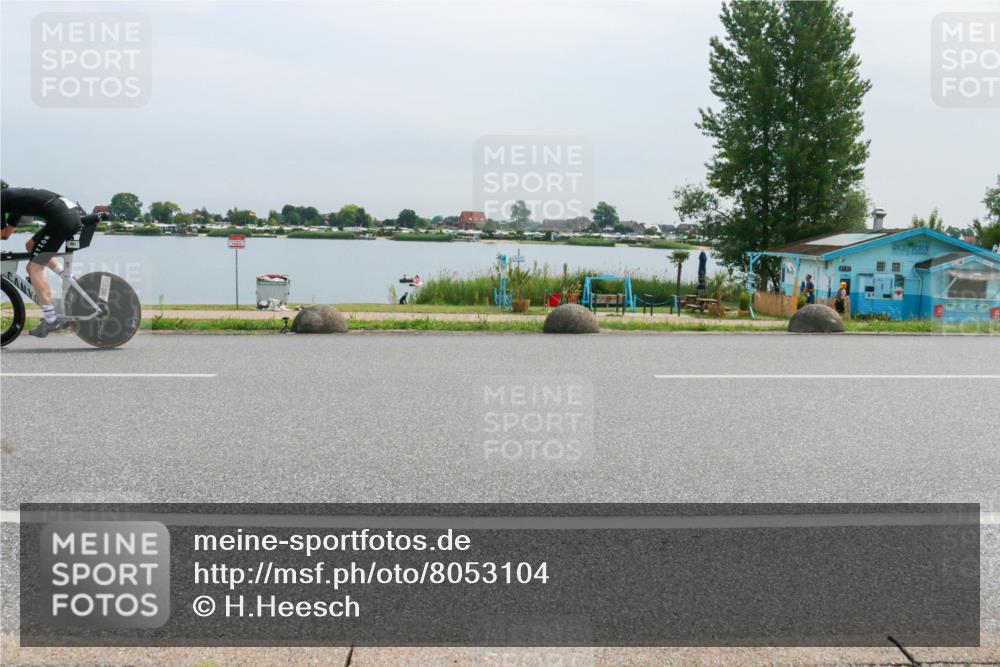 15.06.2025 - 27. Vierlanden-Triathlon H.Heesch http://msf.ph/oto/8053104 15.06.2025 11:04:08 Radfahren 165, 535, 633, 651, 740 meine-sportfotos.de