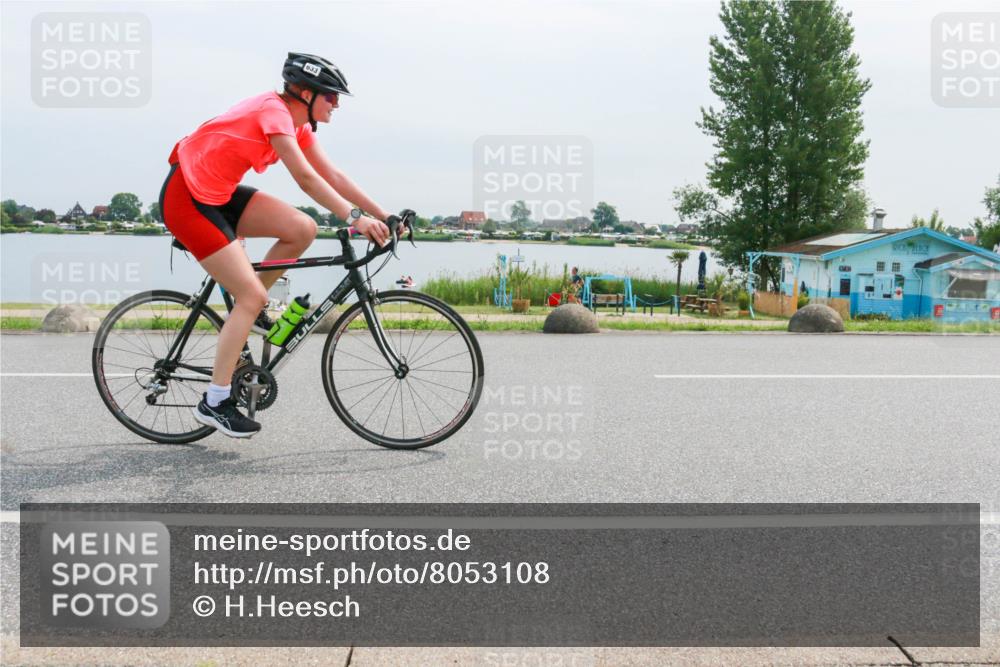 15.06.2025 - 27. Vierlanden-Triathlon H.Heesch http://msf.ph/oto/8053108 15.06.2025 11:04:11 Radfahren 633, 651 meine-sportfotos.de