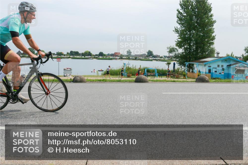 15.06.2025 - 27. Vierlanden-Triathlon H.Heesch http://msf.ph/oto/8053110 15.06.2025 11:04:18 Radfahren 444 meine-sportfotos.de