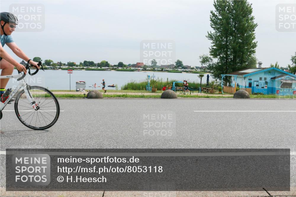 15.06.2025 - 27. Vierlanden-Triathlon H.Heesch http://msf.ph/oto/8053118 15.06.2025 11:04:31 Radfahren 466, 568, 755 meine-sportfotos.de