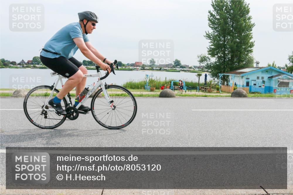 15.06.2025 - 27. Vierlanden-Triathlon H.Heesch http://msf.ph/oto/8053120 15.06.2025 11:04:31 Radfahren 466, 568, 755 meine-sportfotos.de