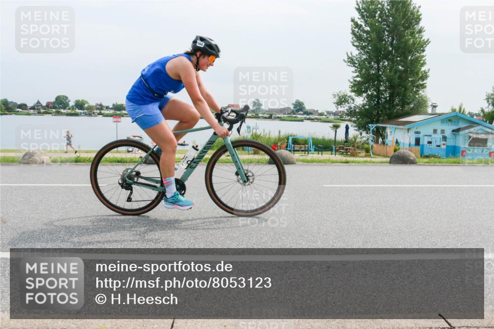 15.06.2025 - 27. Vierlanden-Triathlon H.Heesch http://msf.ph/oto/8053123 15.06.2025 11:04:34 Radfahren 12, 48, 242, 466, 568 meine-sportfotos.de