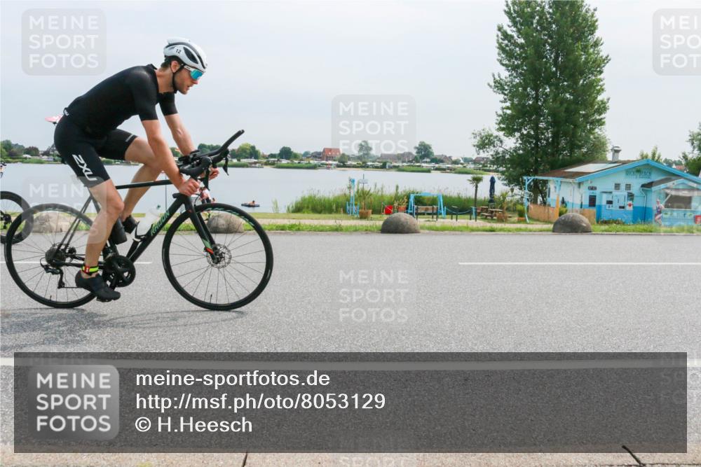 15.06.2025 - 27. Vierlanden-Triathlon H.Heesch http://msf.ph/oto/8053129 15.06.2025 11:04:36 Radfahren 12, 48, 242, 568, 711 meine-sportfotos.de