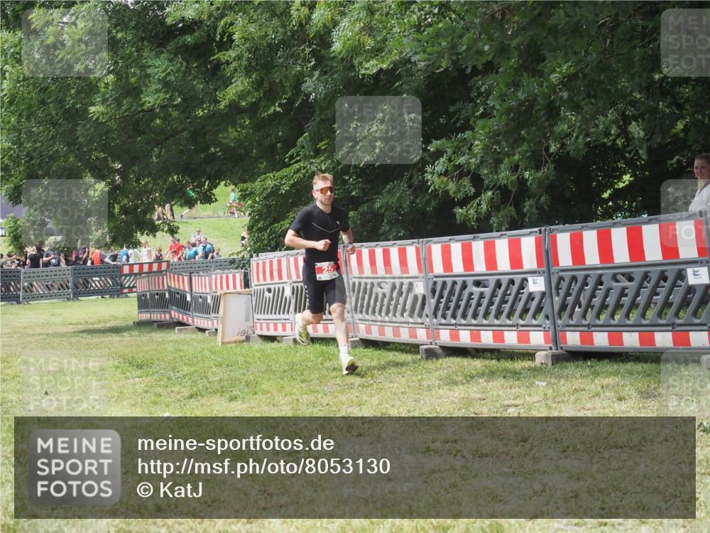 21.06.2025 - 27. Vierlanden-Triathlon KatJ http://msf.ph/oto/8053130 15.06.2025 12:19:21 Ziel 25 meine-sportfotos.de
