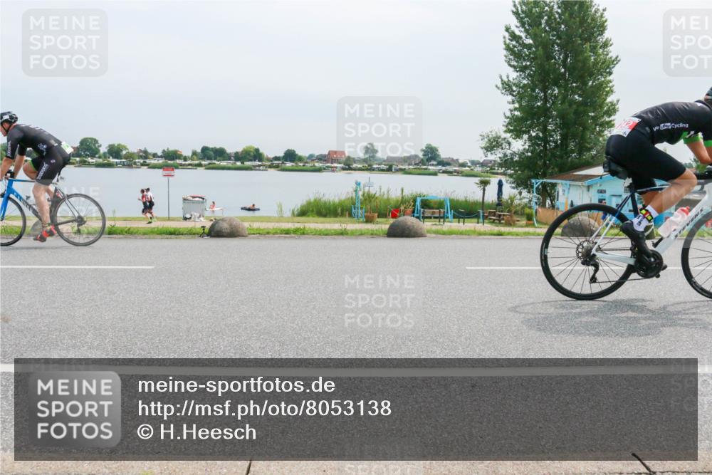 15.06.2025 - 27. Vierlanden-Triathlon H.Heesch http://msf.ph/oto/8053138 15.06.2025 11:04:37 Radfahren 12, 48, 242, 568, 711 meine-sportfotos.de