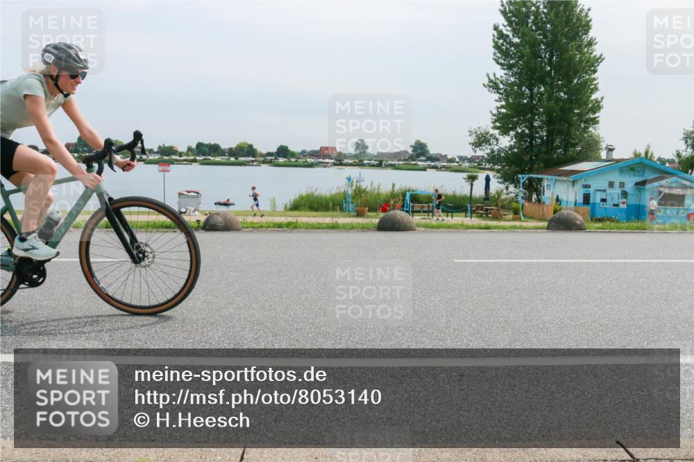 15.06.2025 - 27. Vierlanden-Triathlon H.Heesch http://msf.ph/oto/8053140 15.06.2025 11:04:43 Radfahren 30, 137, 577, 685, 711 meine-sportfotos.de
