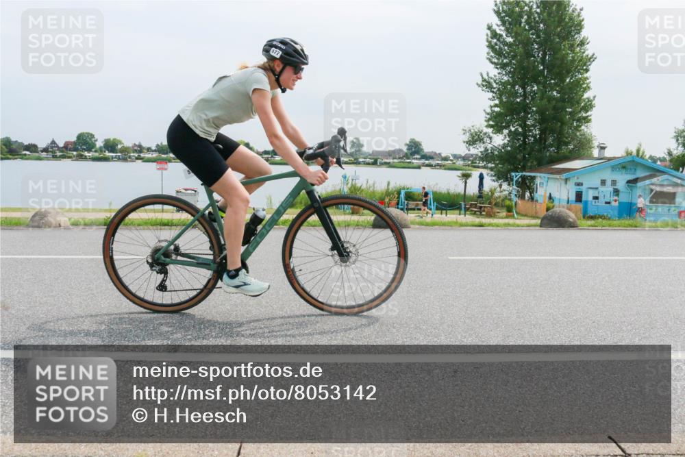 15.06.2025 - 27. Vierlanden-Triathlon H.Heesch http://msf.ph/oto/8053142 15.06.2025 11:04:43 Radfahren 30, 137, 577, 685, 711 meine-sportfotos.de