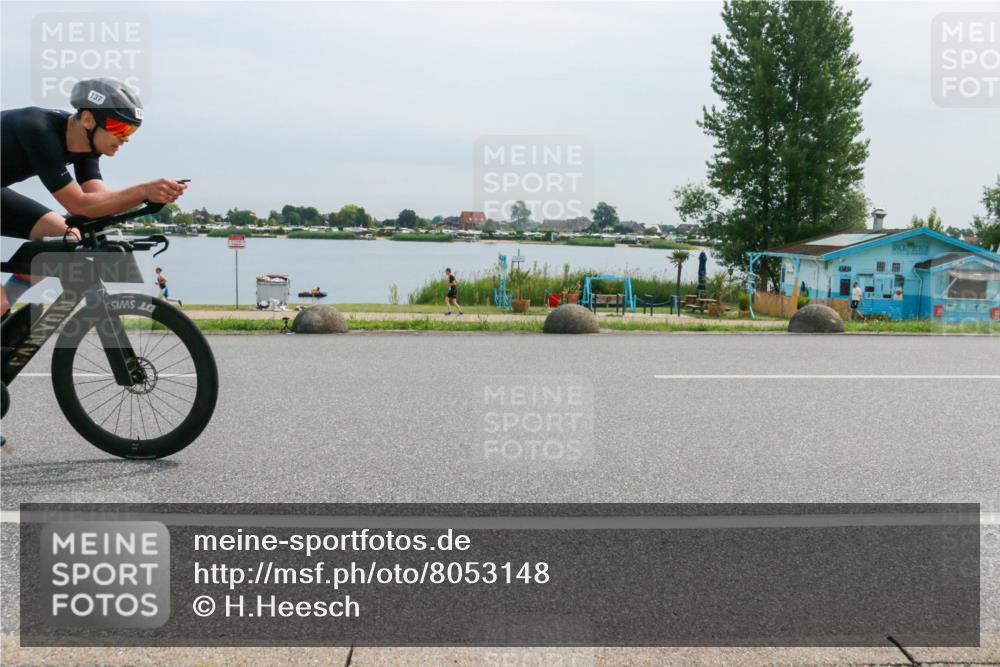 15.06.2025 - 27. Vierlanden-Triathlon H.Heesch http://msf.ph/oto/8053148 15.06.2025 11:04:45 Radfahren 30, 137, 547, 577, 685 meine-sportfotos.de