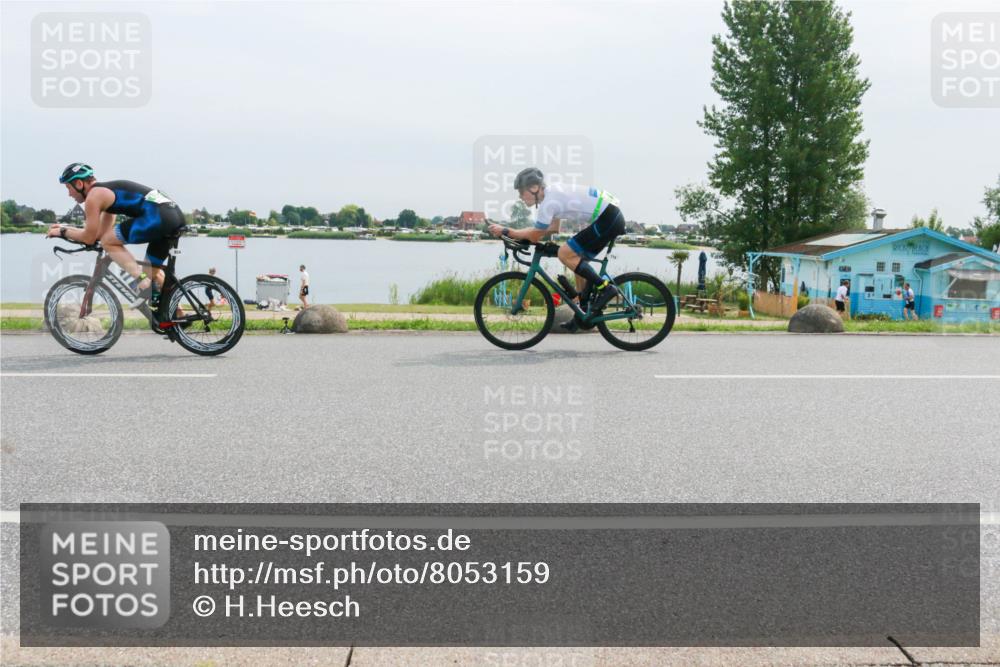 15.06.2025 - 27. Vierlanden-Triathlon H.Heesch http://msf.ph/oto/8053159 15.06.2025 11:04:59 Radfahren 654, 683, 716 meine-sportfotos.de