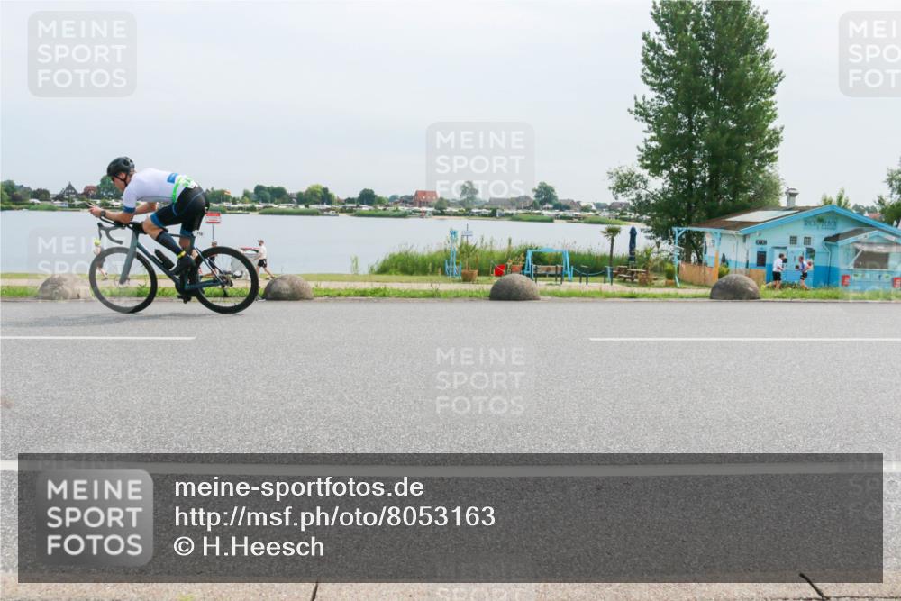 15.06.2025 - 27. Vierlanden-Triathlon H.Heesch http://msf.ph/oto/8053163 15.06.2025 11:04:59 Radfahren 654, 683, 716 meine-sportfotos.de