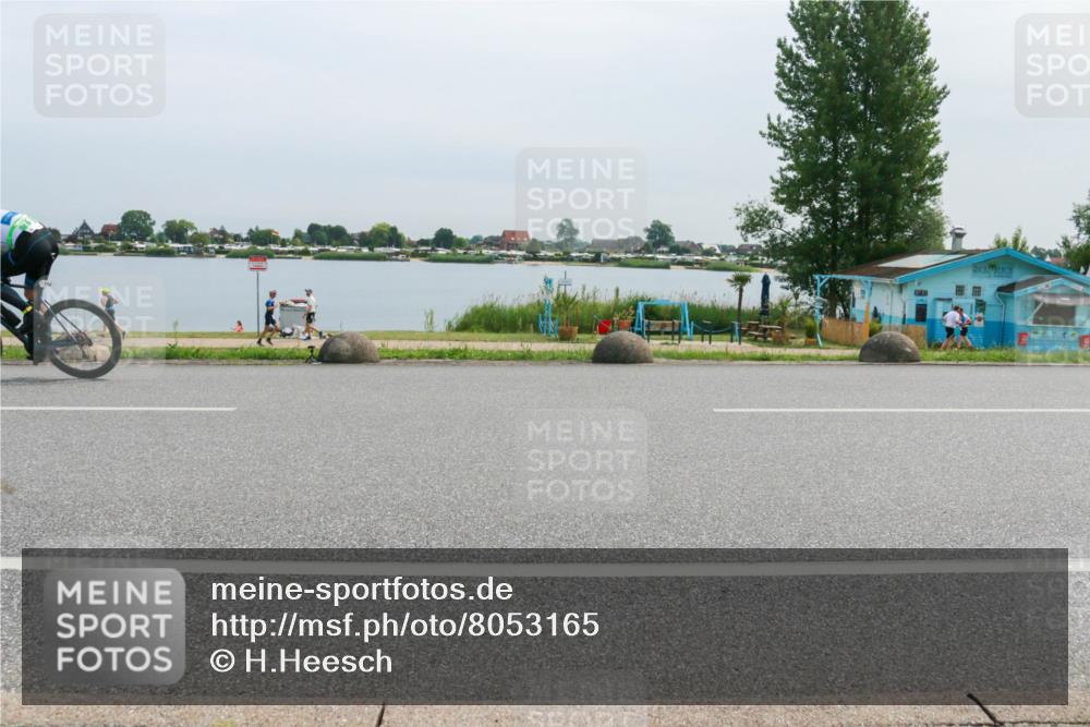 15.06.2025 - 27. Vierlanden-Triathlon H.Heesch http://msf.ph/oto/8053165 15.06.2025 11:04:59 Radfahren 654, 683, 716 meine-sportfotos.de