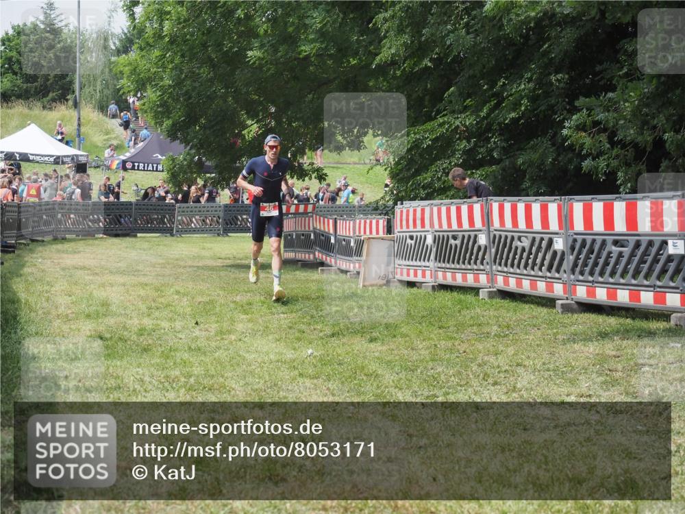 21.06.2025 - 27. Vierlanden-Triathlon KatJ http://msf.ph/oto/8053171 15.06.2025 12:19:34 Ziel 46 meine-sportfotos.de