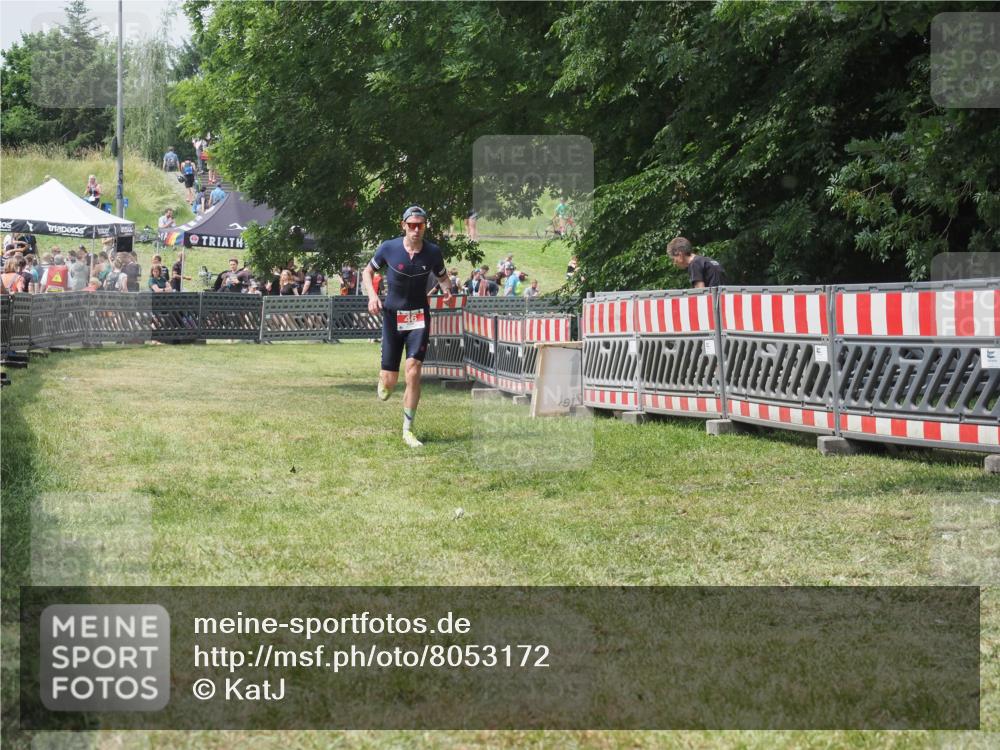 21.06.2025 - 27. Vierlanden-Triathlon KatJ http://msf.ph/oto/8053172 15.06.2025 12:19:34 Ziel 46 meine-sportfotos.de