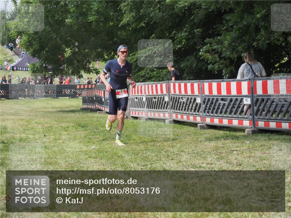 21.06.2025 - 27. Vierlanden-Triathlon KatJ http://msf.ph/oto/8053176 15.06.2025 12:19:36 Ziel 46 meine-sportfotos.de