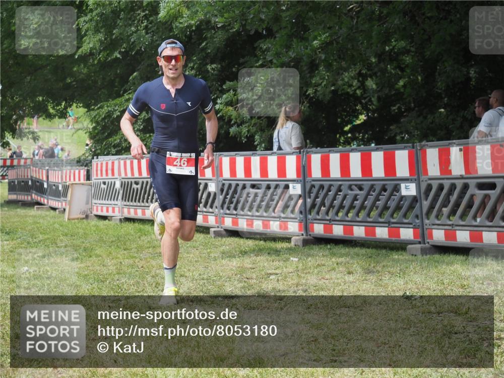 21.06.2025 - 27. Vierlanden-Triathlon KatJ http://msf.ph/oto/8053180 15.06.2025 12:19:37 Ziel 46 meine-sportfotos.de
