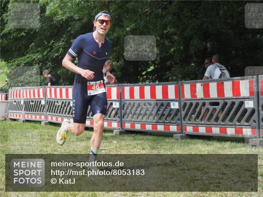 21.06.2025 - 27. Vierlanden-Triathlon KatJ http://msf.ph/oto/8053183 15.06.2025 12:19:37 Ziel 46 meine-sportfotos.de