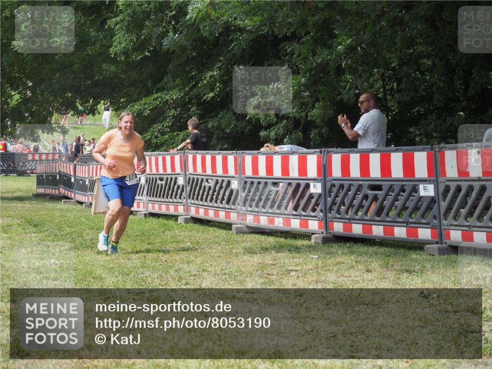 21.06.2025 - 27. Vierlanden-Triathlon KatJ http://msf.ph/oto/8053190 15.06.2025 12:20:04 Ziel 498 meine-sportfotos.de