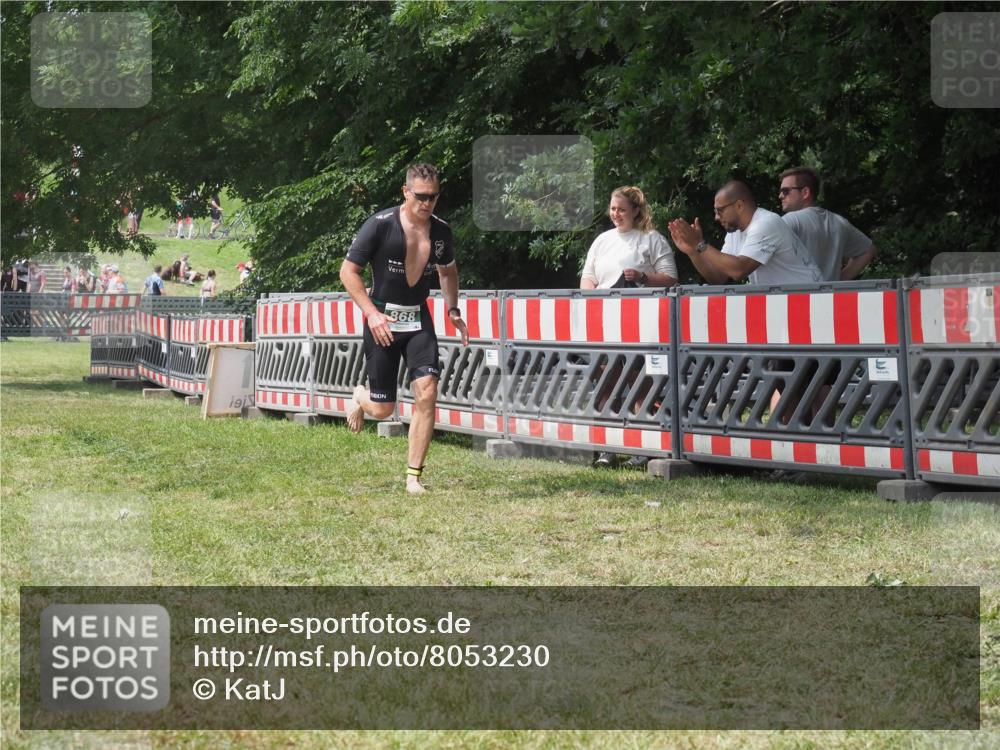 21.06.2025 - 27. Vierlanden-Triathlon KatJ http://msf.ph/oto/8053230 15.06.2025 12:20:52 Ziel 868 meine-sportfotos.de