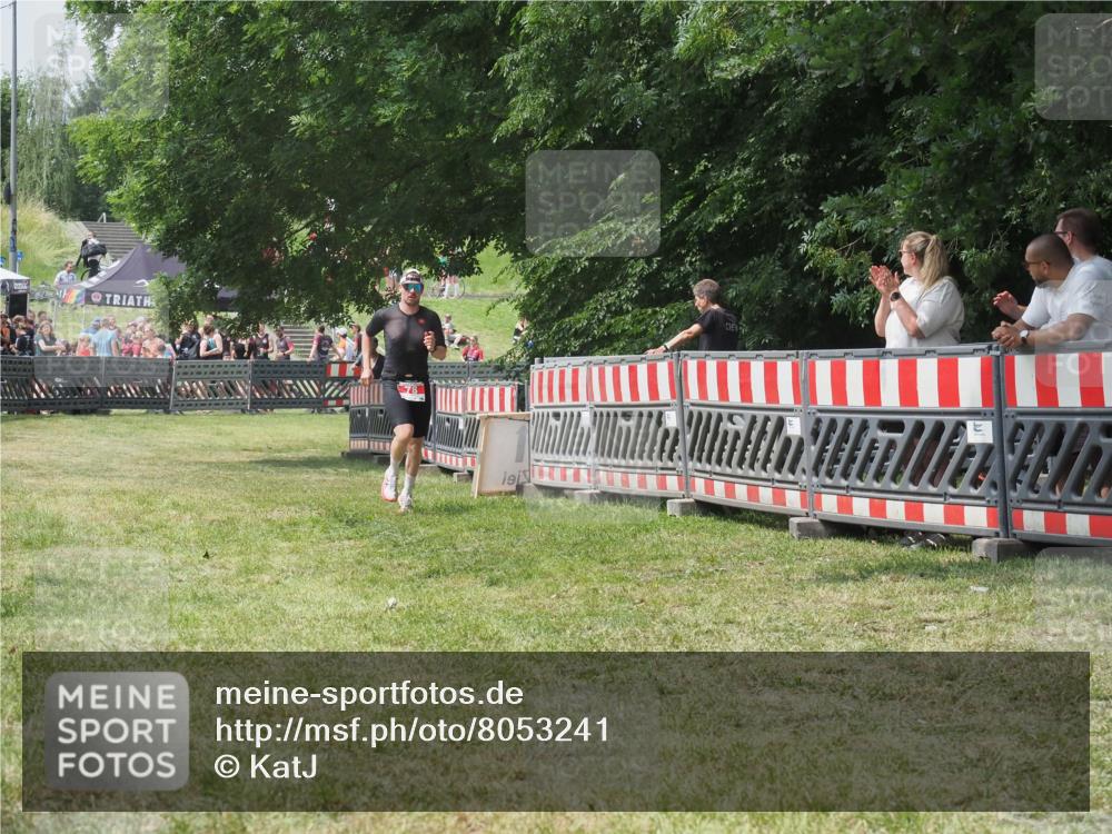 21.06.2025 - 27. Vierlanden-Triathlon KatJ http://msf.ph/oto/8053241 15.06.2025 12:21:02 Ziel 78, 120 meine-sportfotos.de