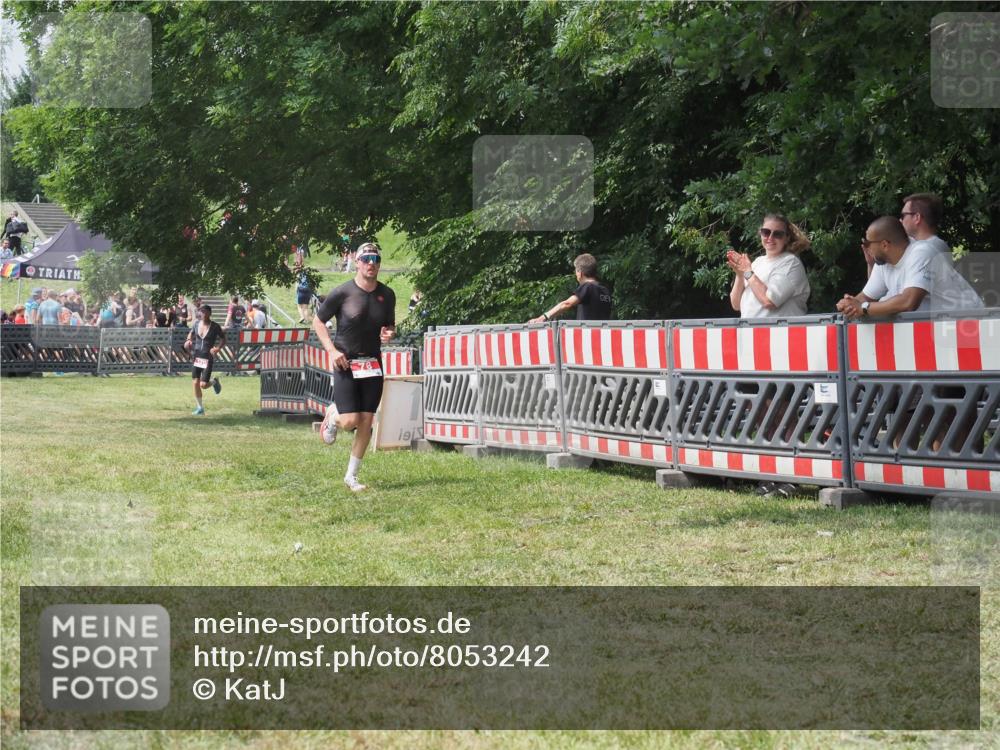 21.06.2025 - 27. Vierlanden-Triathlon KatJ http://msf.ph/oto/8053242 15.06.2025 12:21:02 Ziel 78, 120 meine-sportfotos.de