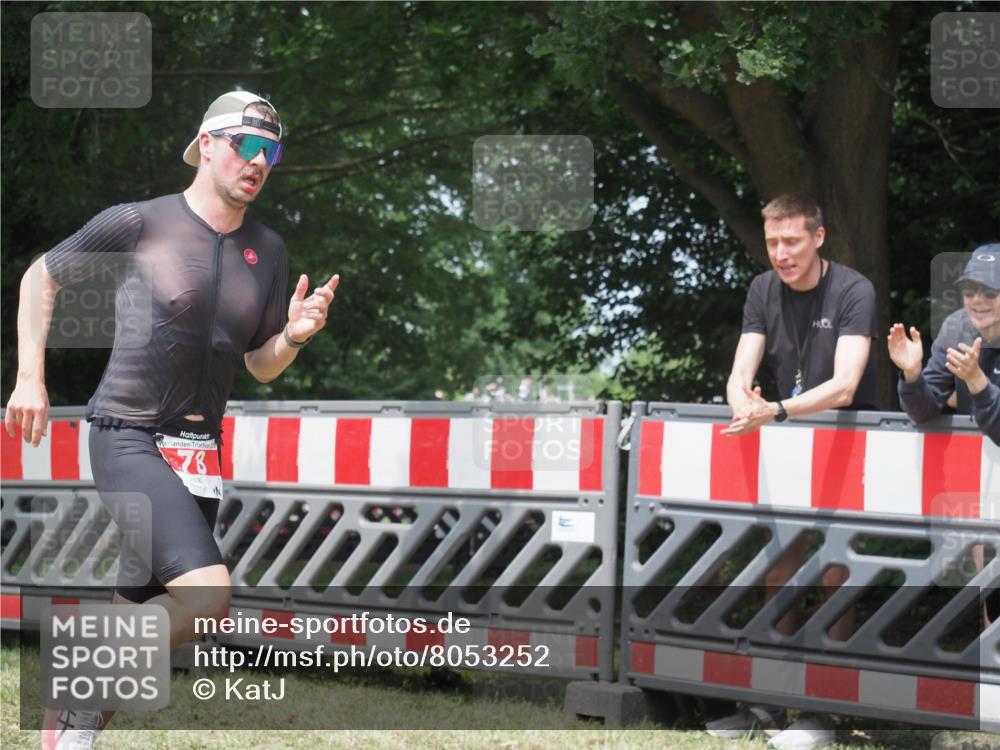 21.06.2025 - 27. Vierlanden-Triathlon KatJ http://msf.ph/oto/8053252 15.06.2025 12:21:05 Ziel 78, 120 meine-sportfotos.de