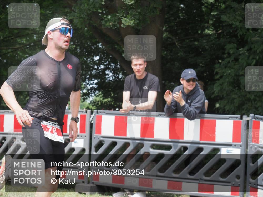 21.06.2025 - 27. Vierlanden-Triathlon KatJ http://msf.ph/oto/8053254 15.06.2025 12:21:06 Ziel 78, 120 meine-sportfotos.de