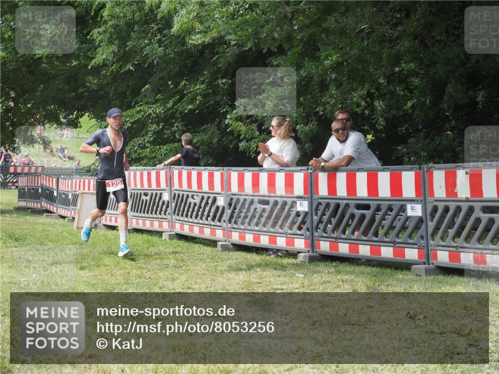 21.06.2025 - 27. Vierlanden-Triathlon KatJ http://msf.ph/oto/8053256 15.06.2025 12:21:08 Ziel 120 meine-sportfotos.de