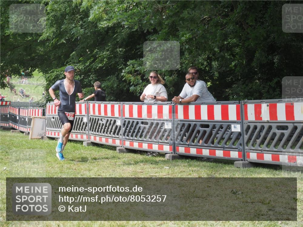 21.06.2025 - 27. Vierlanden-Triathlon KatJ http://msf.ph/oto/8053257 15.06.2025 12:21:08 Ziel 120 meine-sportfotos.de