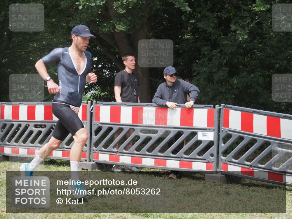 21.06.2025 - 27. Vierlanden-Triathlon KatJ http://msf.ph/oto/8053262 15.06.2025 12:21:11 Ziel 120 meine-sportfotos.de