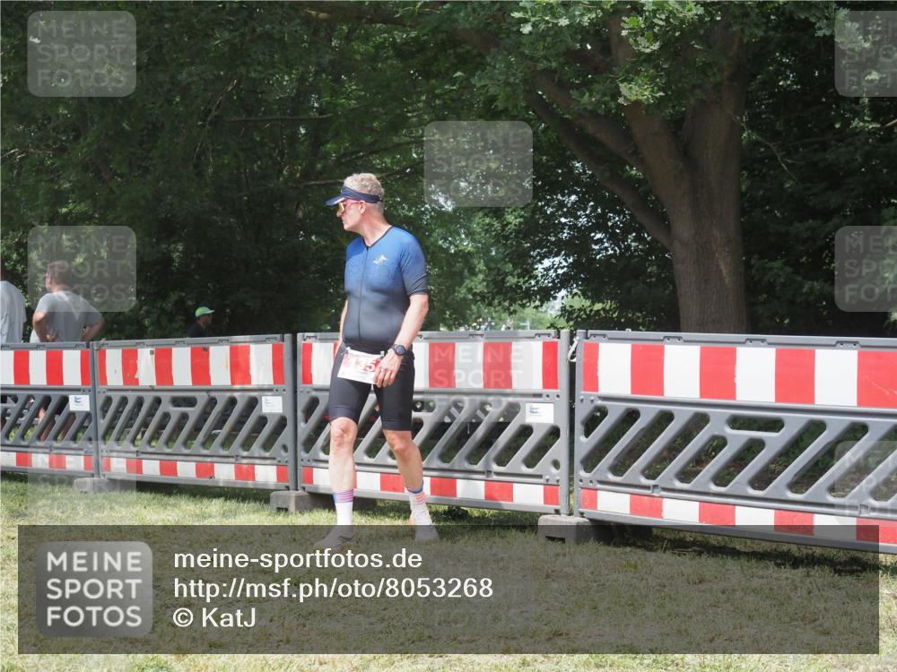 21.06.2025 - 27. Vierlanden-Triathlon KatJ http://msf.ph/oto/8053268 15.06.2025 12:23:07 Ziel  meine-sportfotos.de