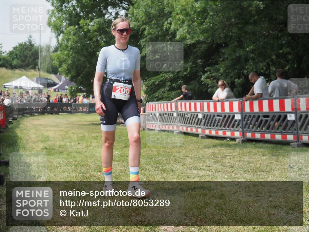 21.06.2025 - 27. Vierlanden-Triathlon KatJ http://msf.ph/oto/8053289 15.06.2025 12:23:56 Ziel  meine-sportfotos.de