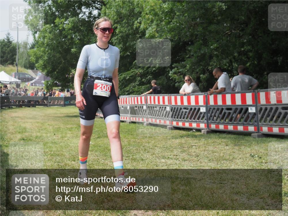 21.06.2025 - 27. Vierlanden-Triathlon KatJ http://msf.ph/oto/8053290 15.06.2025 12:23:57 Ziel  meine-sportfotos.de