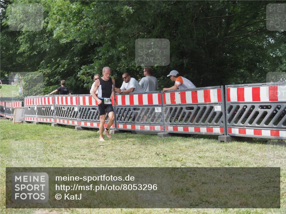 21.06.2025 - 27. Vierlanden-Triathlon KatJ http://msf.ph/oto/8053296 15.06.2025 12:24:41 Ziel 17, 866 meine-sportfotos.de