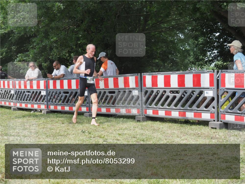 21.06.2025 - 27. Vierlanden-Triathlon KatJ http://msf.ph/oto/8053299 15.06.2025 12:24:42 Ziel 17, 866 meine-sportfotos.de