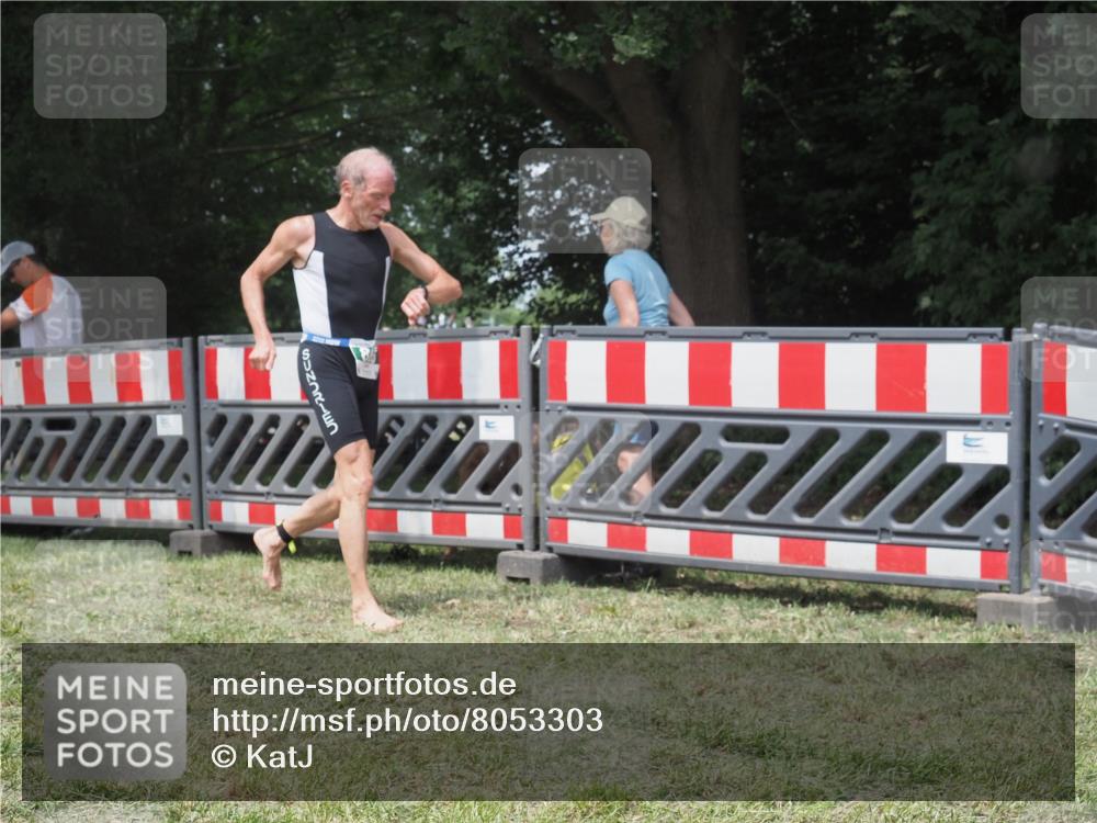 21.06.2025 - 27. Vierlanden-Triathlon KatJ http://msf.ph/oto/8053303 15.06.2025 12:24:43 Ziel 17, 866 meine-sportfotos.de