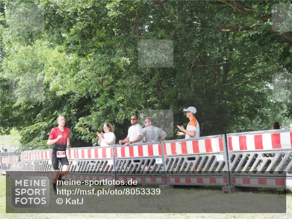 21.06.2025 - 27. Vierlanden-Triathlon KatJ http://msf.ph/oto/8053339 15.06.2025 12:27:19 Ziel 80 meine-sportfotos.de