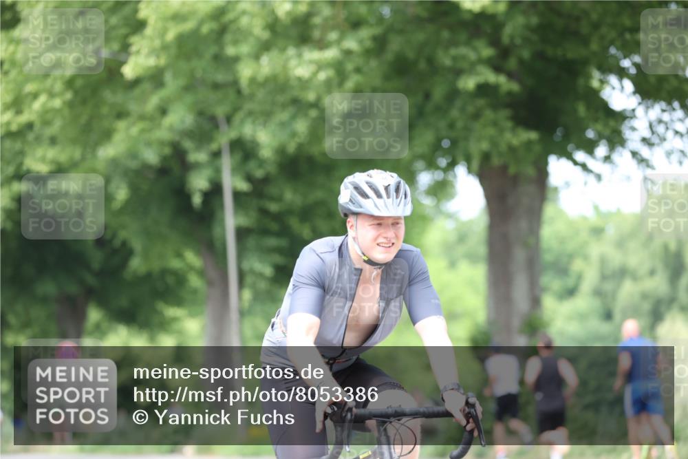 15.06.2025 - 7 Türme Triathlon Yannick Fuchs http://msf.ph/oto/8053386 15.06.2025 13:41:08 Radfahren  meine-sportfotos.de
