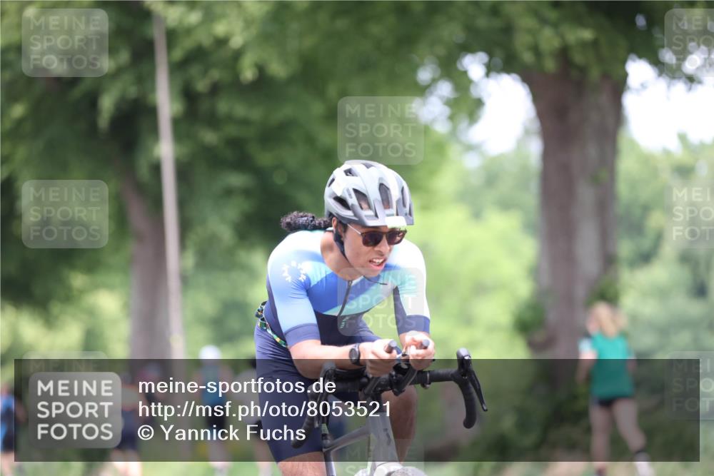 15.06.2025 - 7 Türme Triathlon Yannick Fuchs http://msf.ph/oto/8053521 15.06.2025 13:43:10 Radfahren  meine-sportfotos.de