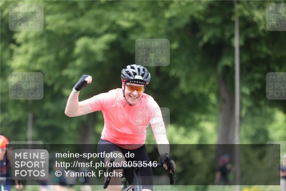 15.06.2025 - 7 Türme Triathlon Yannick Fuchs http://msf.ph/oto/8053546 15.06.2025 13:43:29 Radfahren 1110 meine-sportfotos.de
