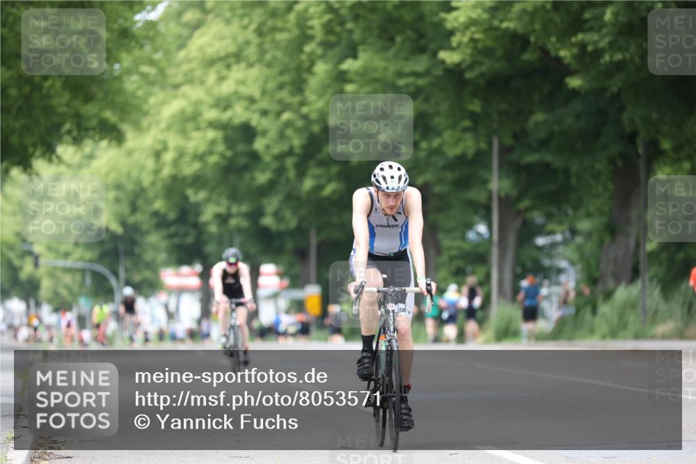 15.06.2025 - 7 Türme Triathlon Yannick Fuchs http://msf.ph/oto/8053571 15.06.2025 13:43:40 Radfahren  meine-sportfotos.de