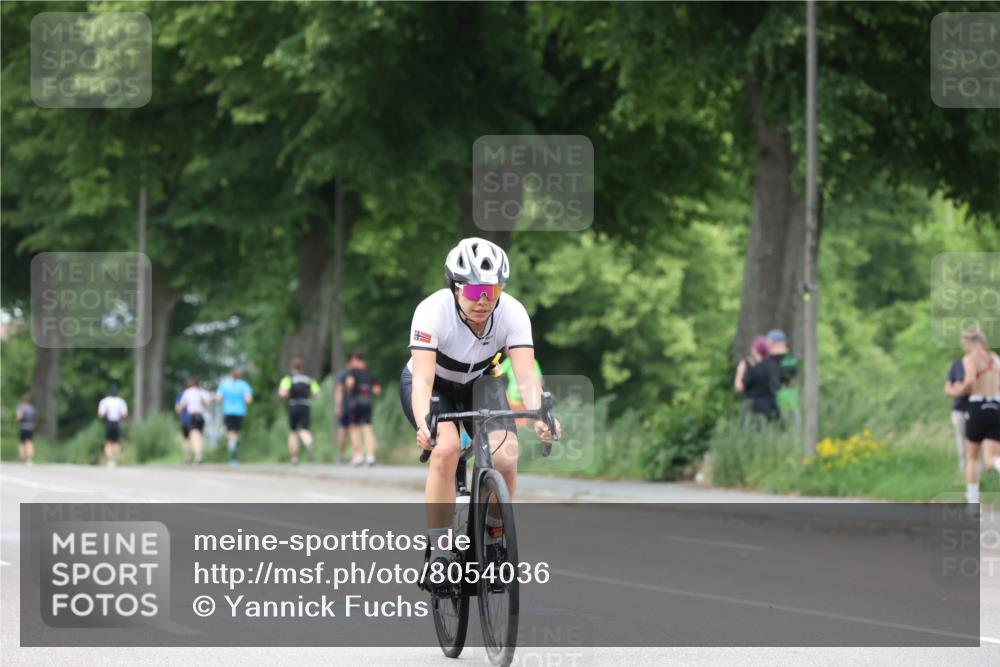 15.06.2025 - 7 Türme Triathlon Yannick Fuchs http://msf.ph/oto/8054036 15.06.2025 13:48:39 Radfahren  meine-sportfotos.de