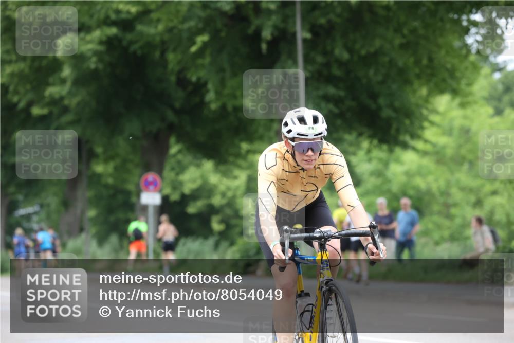 15.06.2025 - 7 Türme Triathlon Yannick Fuchs http://msf.ph/oto/8054049 15.06.2025 13:48:45 Radfahren 810 meine-sportfotos.de