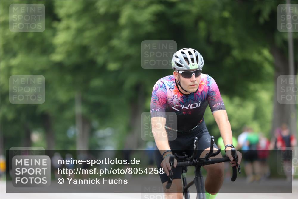 15.06.2025 - 7 Türme Triathlon Yannick Fuchs http://msf.ph/oto/8054258 15.06.2025 13:50:47 Radfahren 324 meine-sportfotos.de