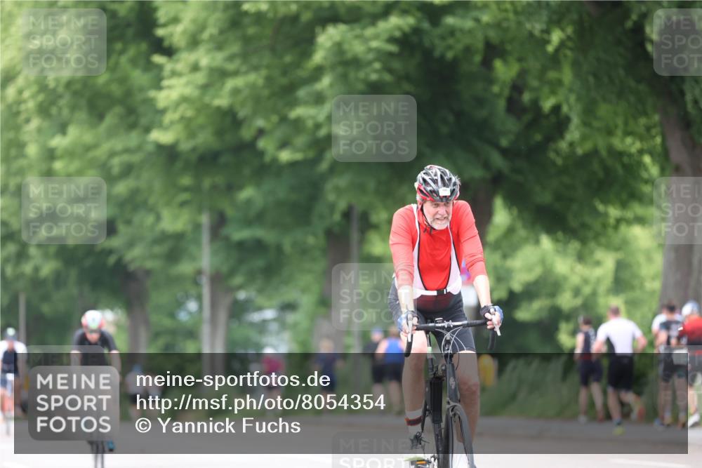 15.06.2025 - 7 Türme Triathlon Yannick Fuchs http://msf.ph/oto/8054354 15.06.2025 13:52:15 Radfahren  meine-sportfotos.de