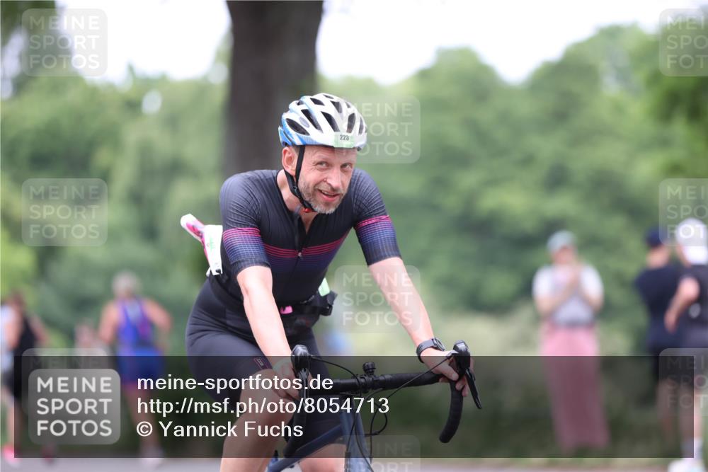 15.06.2025 - 7 Türme Triathlon Yannick Fuchs http://msf.ph/oto/8054713 15.06.2025 13:57:23 Radfahren 223 meine-sportfotos.de