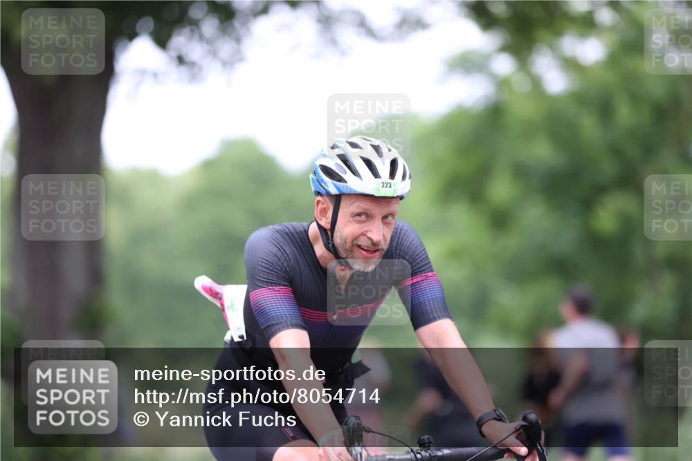 15.06.2025 - 7 Türme Triathlon Yannick Fuchs http://msf.ph/oto/8054714 15.06.2025 13:57:23 Radfahren 223 meine-sportfotos.de