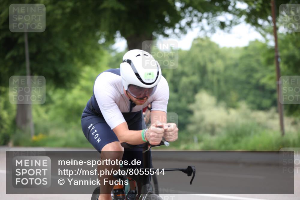 15.06.2025 - 7 Türme Triathlon Yannick Fuchs http://msf.ph/oto/8055544 15.06.2025 11:05:54 Radfahren  meine-sportfotos.de