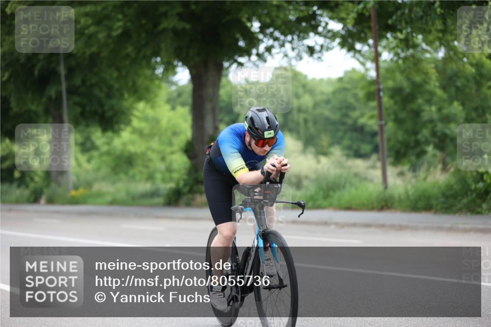 15.06.2025 - 7 Türme Triathlon Yannick Fuchs http://msf.ph/oto/8055736 15.06.2025 11:11:24 Radfahren 214 meine-sportfotos.de